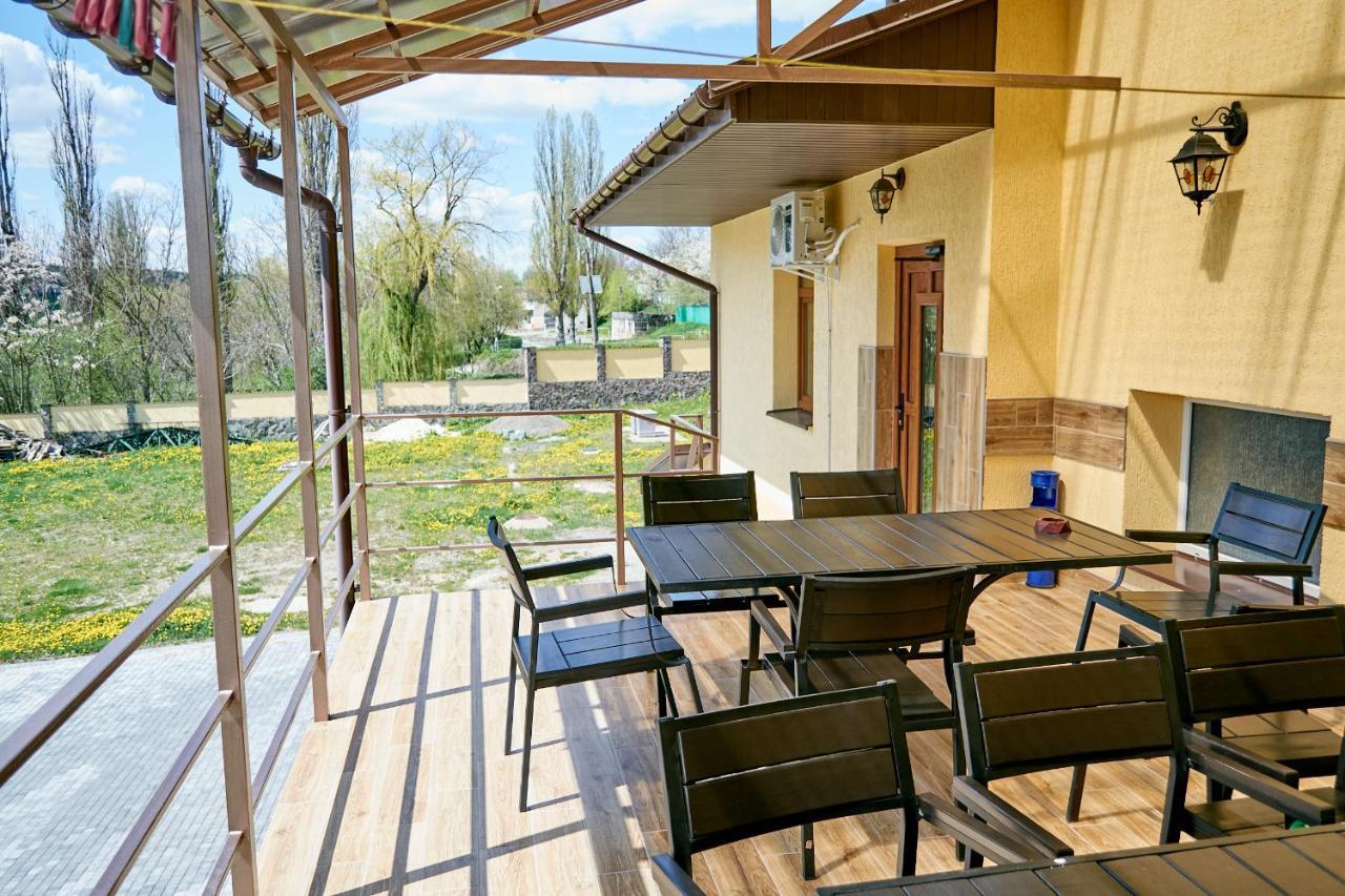 Hotel Каприз Kam'janec'-Podil's'kyj Esterno foto