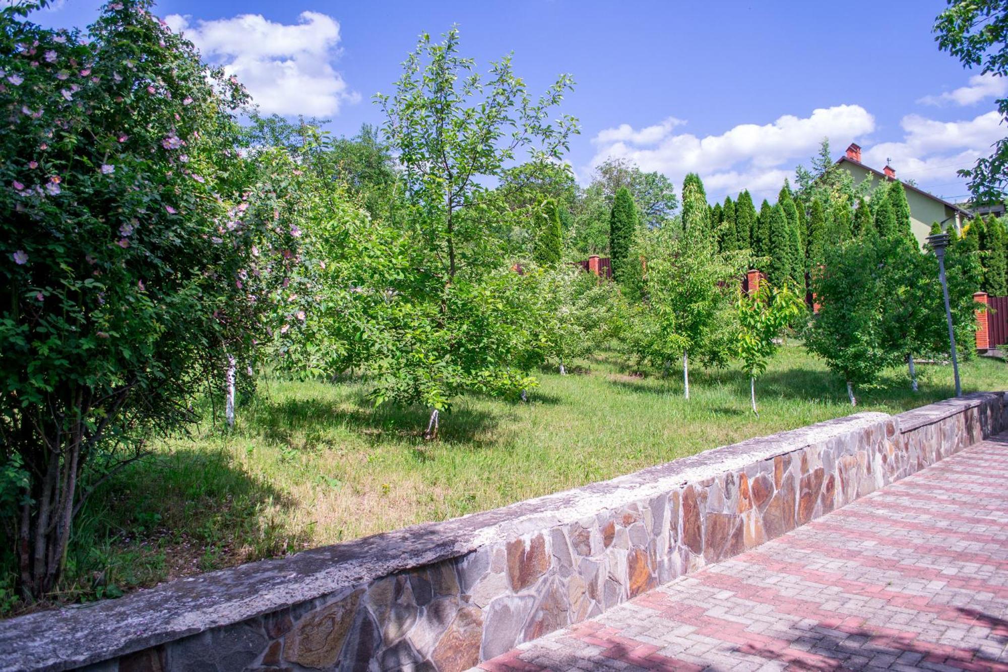 Hotel Каприз Kam'janec'-Podil's'kyj Esterno foto