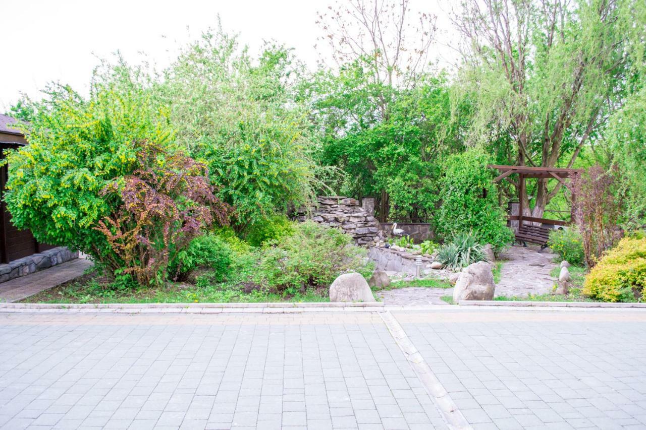 Hotel Каприз Kam'janec'-Podil's'kyj Esterno foto